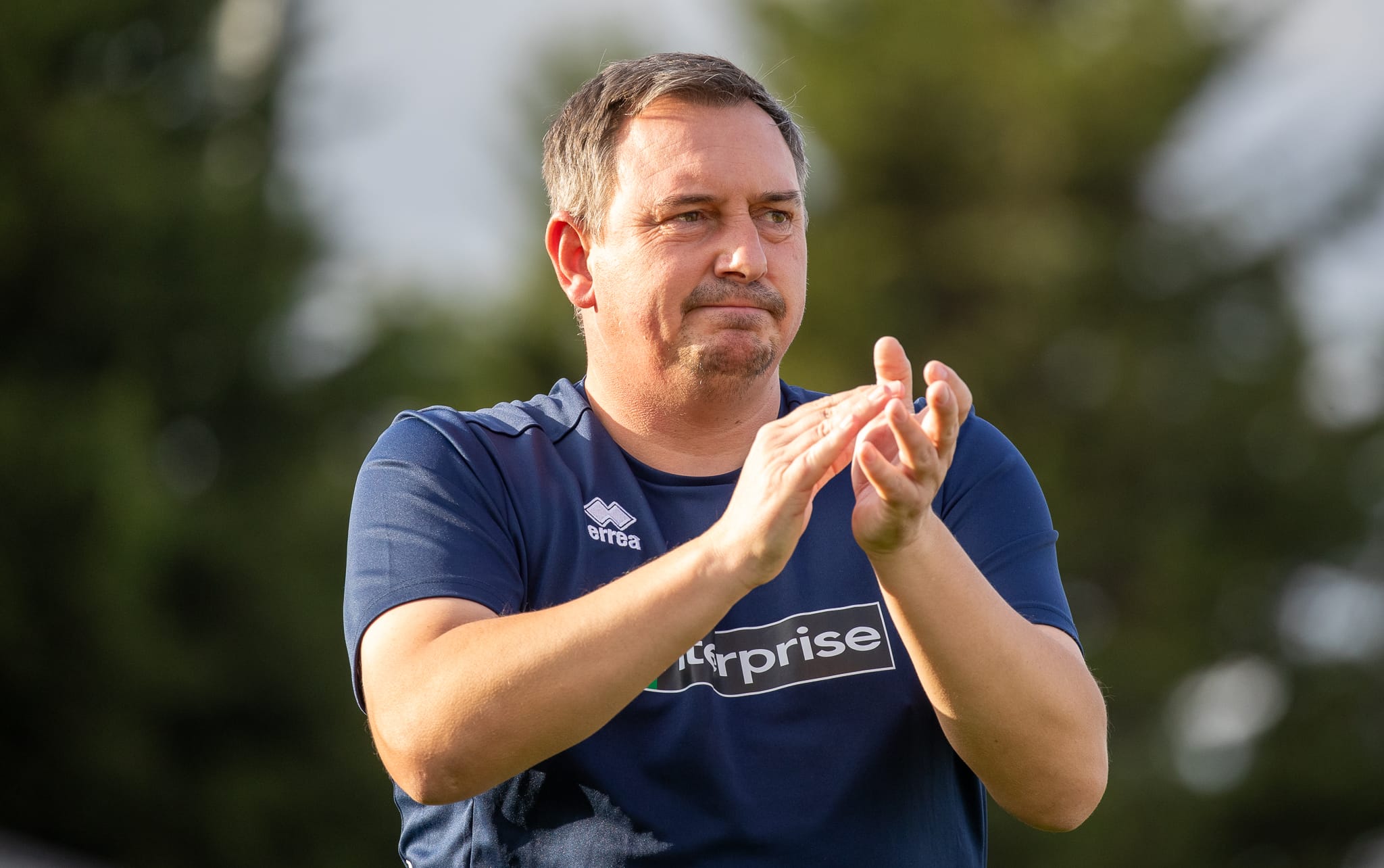 Boreham Wood mantiene el liderato tras vencer a Altrincham 3-1