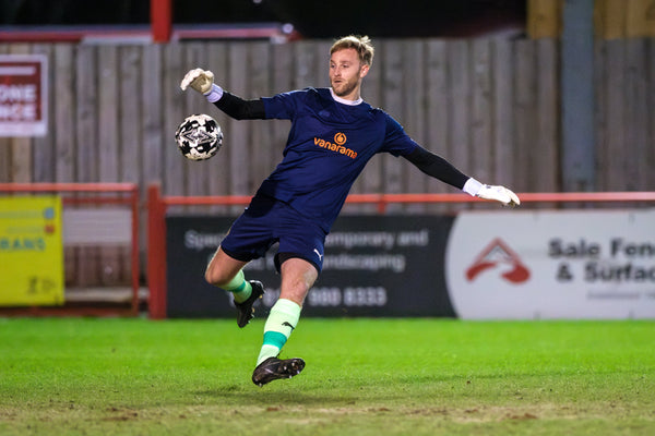 Experienced keeper Rob signs for Alty