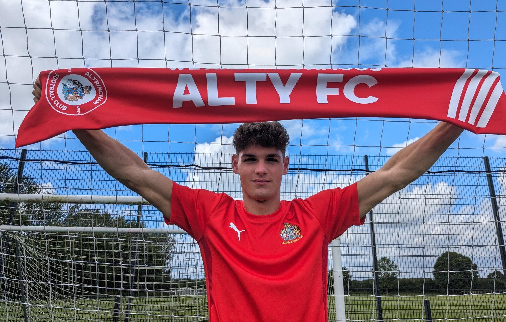 Aiming high - Max signs new Alty deal and sets sights on number 10 rol ...